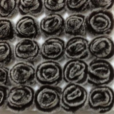 裘皮飾品兔皮牡丹花，皮草服飾的優(yōu)雅點綴